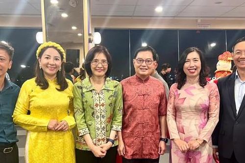 Thứ trưởng Bộ Ngoại giao gặp gỡ bà con người Việt tại Singapore đầu năm mới Ất Tỵ