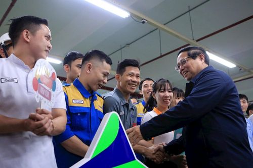 Thủ tướng thăm và làm việc với doanh nghiệp Hàn Quốc tại Quảng Nam