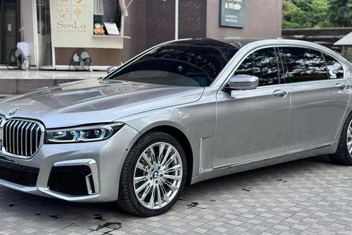 Nhìn như xe mới, BMW 730Li rớt giá mạnh, chỉ còn 700 triệu sau 12 năm lăn bánh