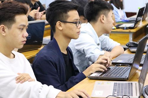 Người trẻ Việt phải hiểu và biết ứng dụng AI