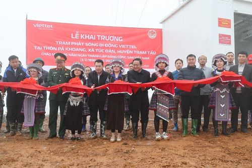 Khánh thành trạm phát sóng di động tại vùng 'lõm sóng' ở Yên Bái