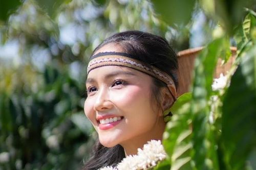 Hành động đẹp của hoa hậu H'Hen Niê