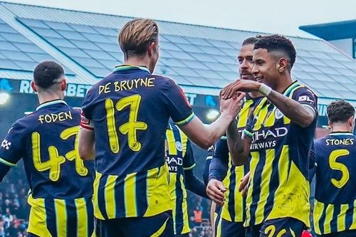 De Bruyne lập công, Man City thắng ngược đội hạng 3