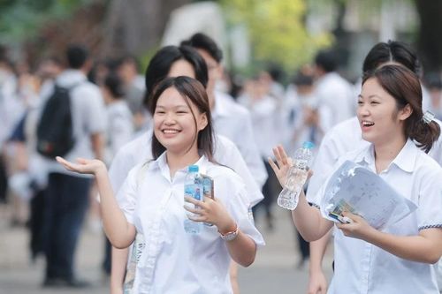 Các trường đại học tung học bổng khủng thu hút sỹ tử mùa tuyển sinh năm 2025