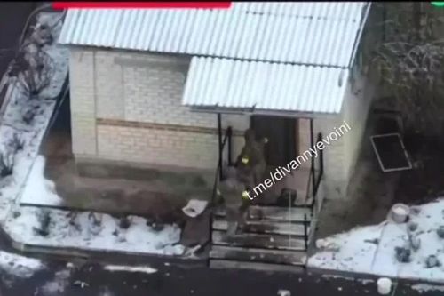 Khoảnh khắc bi thảm: Người lính Ukraine trả giá bằng mạng sống vì vào nhầm nhà