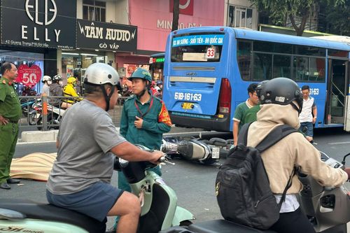 TP Hồ Chí Minh: Người đàn ông bị xe buýt cán tử vong khi hai xe máy va chạm với nhau