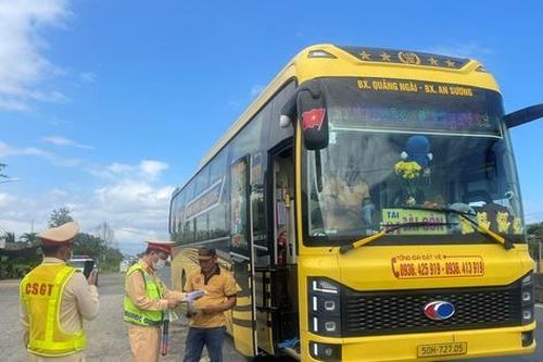 Xe chở khách vi phạm sau Tết: Xe cố định 'chạy dù' kiếm lợi