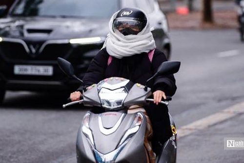 Hà Nội rét đậm rét hại, người dân trùm kín mít ra đường