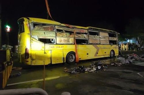 Bản tin TNGT 8/2: Xe khách mất lái lật nghiêng làm 3 người tử vong