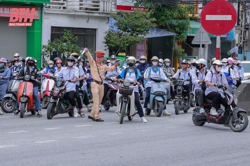 Bảo đảm an toàn giao thông trường học trên các tuyến quốc lộ