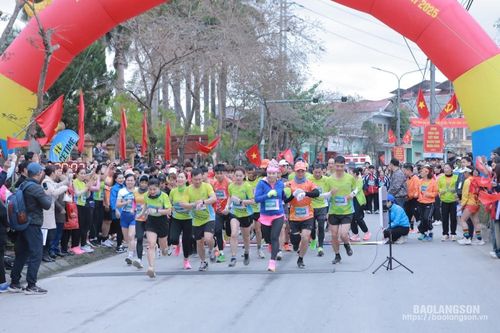 Trên 1.200 vận động viên dự giải chạy bán marathon Xuân Tràng Định 2025