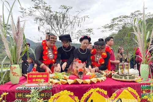 Minh Quang giành giải Nhất Hội thi quay lợn bản huyện Lâm Bình