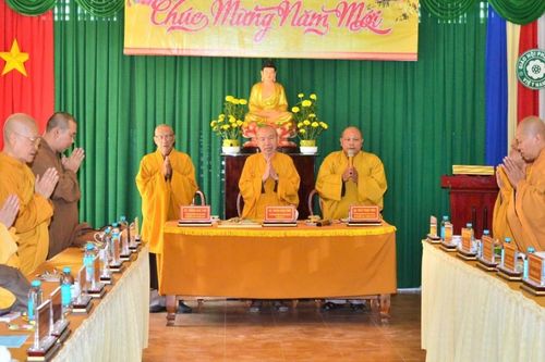 Tây Ninh: Ban Trị sự GHPGVN tỉnh họp mặt đầu xuân, trao Giáo chỉ tấn phong giáo phẩm đến chư Tăng, Ni