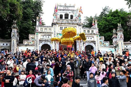 Lễ hội rước vua, chúa giả tại Đền Sái - Hành trình di sản