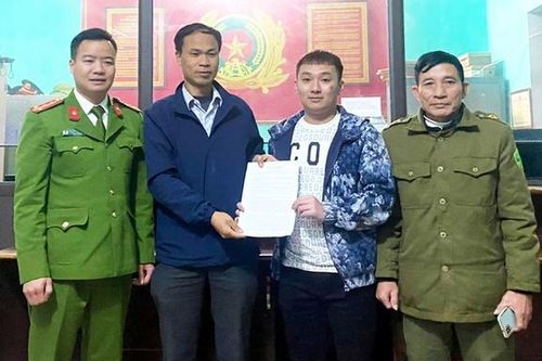 Chuyển khoản nhầm gần 750 triệu đồng, người đàn ông được công an xã hỗ trợ tìm giúp