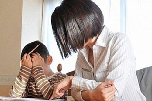 Người mẹ thạc sĩ dạy con thất bại vì một sai lầm rất nhiều người mắc