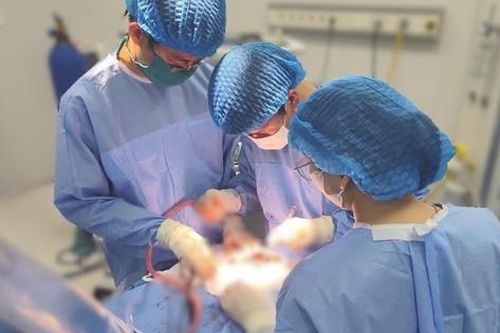 Cứu kịp thời trẻ 5 tuổi bị chấn thương sọ não máu tụ lớn ngoài màng cứng nguy kịch