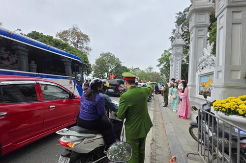 Công an Hà Nội nỗ lực đảm bảo an ninh trật tự lễ hội đầu xuân
