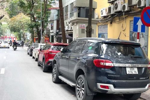 Tái diễn tình trạng lấn chiếm vỉa hè, lòng lề đường sau Tết