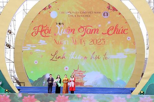 Phó Chủ tịch Quốc hội Nguyễn Thị Thanh dự Lễ khai hội Xuân Tam Chúc