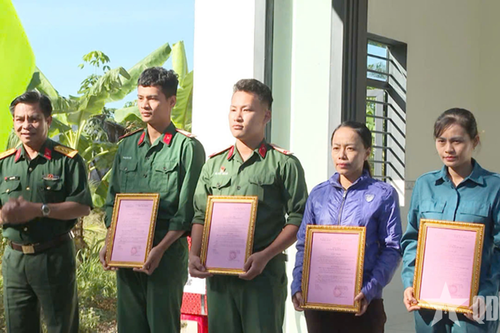 Chung tay xóa nhà tạm, nhà dột nát cho chiến sĩ, người dân khó khăn