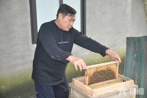 Người 'giữ lửa' cho xóm làng