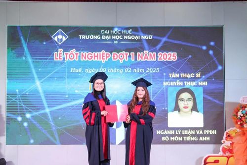 Trường ĐH Ngoại ngữ, Đại học Huế trao bằng cho gần 290 tân thạc sĩ, cử nhân