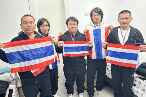 Các công dân Thái Lan bị Hamas bắt giữ trở về đoàn tụ với gia đình