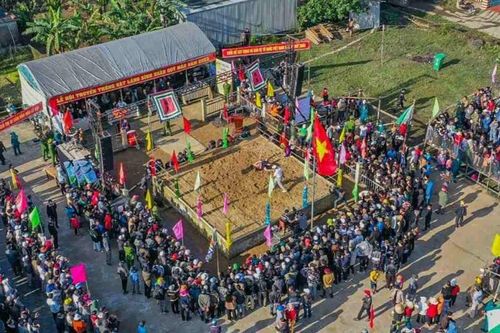 Hội làng mở giữa mùa xuân...