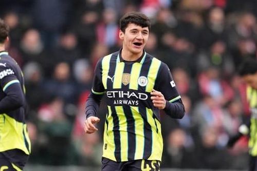 Tân binh Uzbekistan ghi bàn hài hước, Man City thắng nhọc đội hạng 3