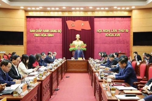 Bản tin 8H: 14 cán bộ chủ chốt tỉnh Hòa Bình xin nghỉ hưu trước tuổi