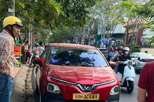 Tài xế tử vong trong ô tô đậu ven đường