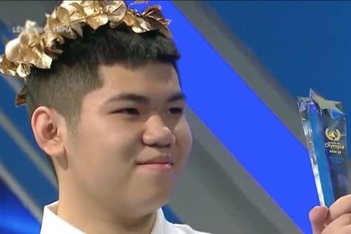Nam sinh trường Bưởi giành vòng nguyệt quế Đường lên đỉnh Olympia