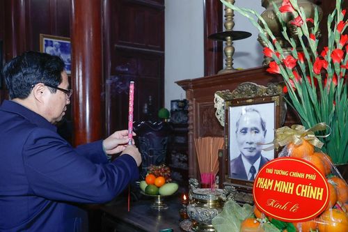 Thủ tướng Phạm Minh Chính dâng hương tưởng nhớ cố Thủ tướng Phạm Văn Đồng