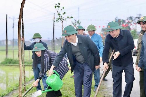 Bí thư Tỉnh ủy tham gia nhiều hoạt động ý nghĩa tại Vũ Quang