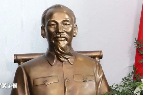 Tôn tạo khu vực trưng bày tượng Bác Hồ tại Bảo tàng Newhaven