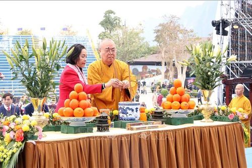 Phó Chủ tịch Quốc hội Nguyễn Thị Thanh dự lễ khai hội chùa Tam Chúc