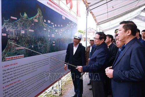 Thủ tướng đôn đốc xóa nhà tạm, nhà dột nát và các dự án hạ tầng giao thông tại Quảng Ngãi