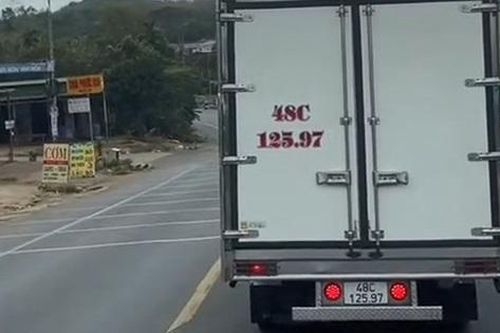 Đắk Nông: Một tài xế xe tải bị công an xử lý vì không nhường đường cho xe xin vượt