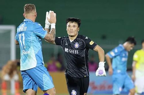 Thủ môn Bùi Tiến Dũng khiêm tốn dù đóng vai người hùng