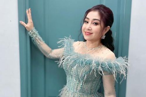 NSƯT Thoại Mỹ xuất hiện sau thời gian bị bệnh, thần sắc ra sao?