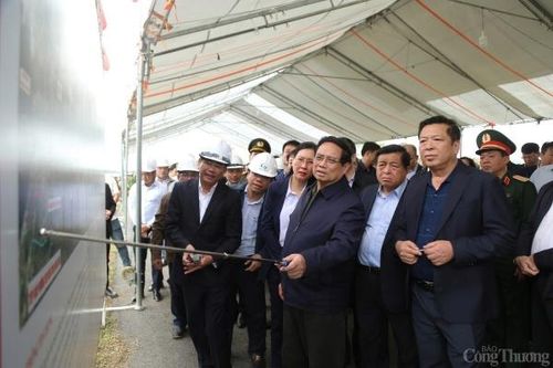Thủ tướng kiểm tra dự án trọng điểm tại tỉnh Quảng Ngãi