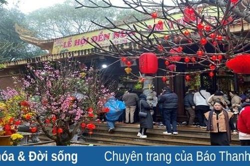 Du khách đến Đền Nưa - Am Tiên, Phủ Na ngày cuối tuần
