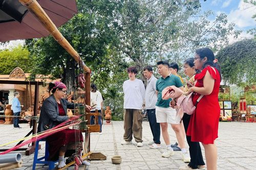 Xây dựng thành phố du lịch văn minh từ những công dân thân thiện