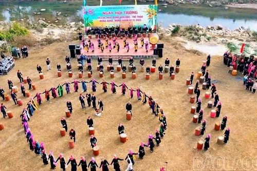 Về Văn Bàn mùa lễ hội