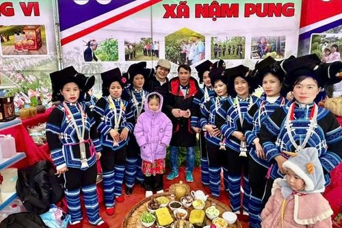 Tưng bừng Lễ hội Văn hóa - Ẩm thực Bát Xát