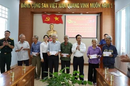 Đạ Huoai: Hơn 13 tỷ đồng thăm, hỗ trợ Tết Nguyên đán Ất Tỵ 2025