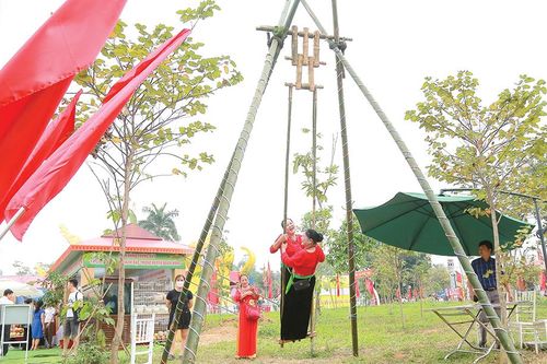 Đánh đu ngày Xuân