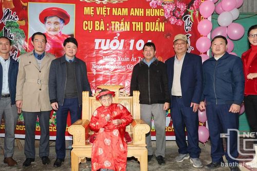 Tổ chức mừng thọ Mẹ Việt Nam Anh hùng Trần Thị Ruẩn
