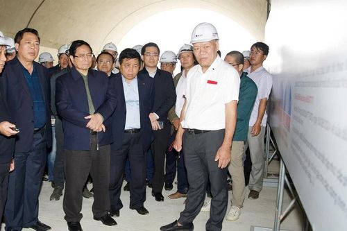 Thủ tướng Phạm Minh Chính kiểm tra một số dự án giao thông trọng điểm tại Quảng Ngãi